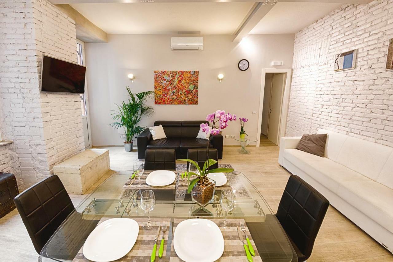 Modern Apartment Near Colosseum Roma Esterno foto
