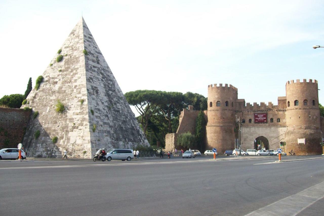Modern Apartment Near Colosseum Roma Esterno foto